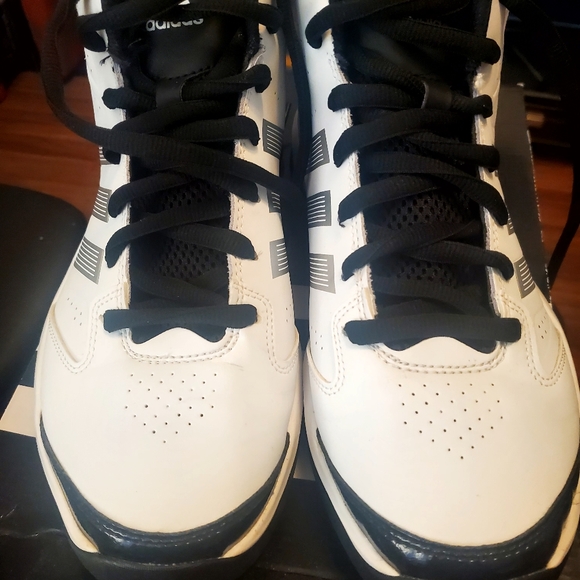 Adidas isolation basketball shoe size 9 - Picture 2 of 7